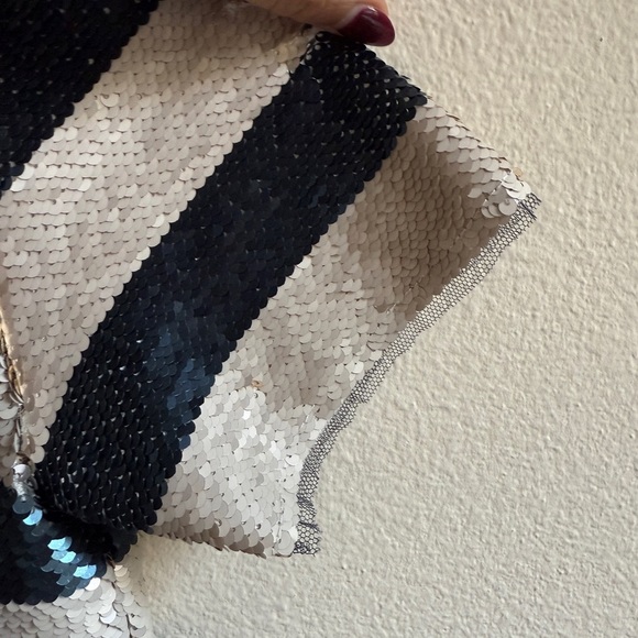 Silence + Noise Sequin Striped Tee – Runs Oversized (Tagged XS) - Picture 8 of 9